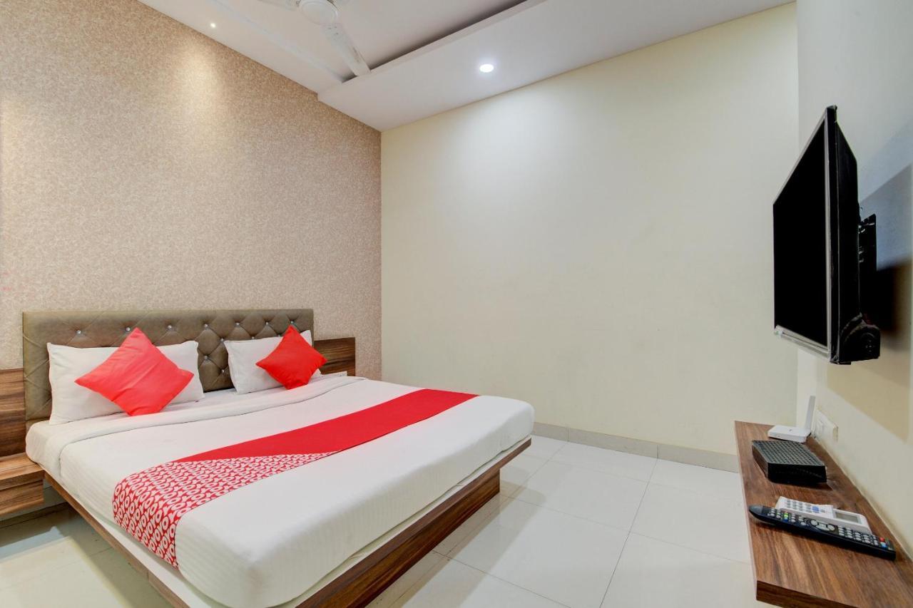 Collection O Sunshine Near Inox 4* Pune